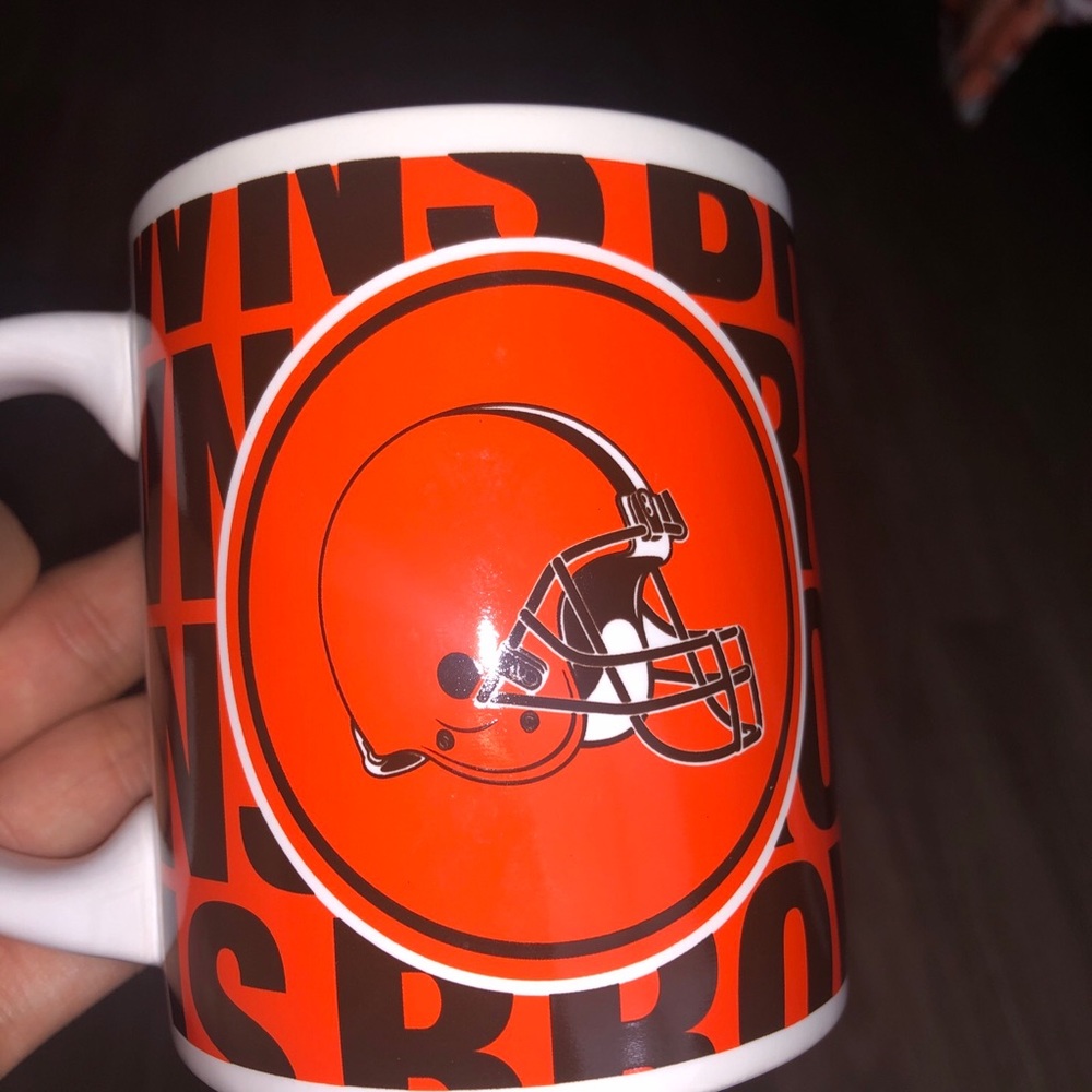 Cleveland Browns mug.